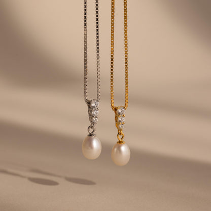 Diamond Pearl Droplet Necklace