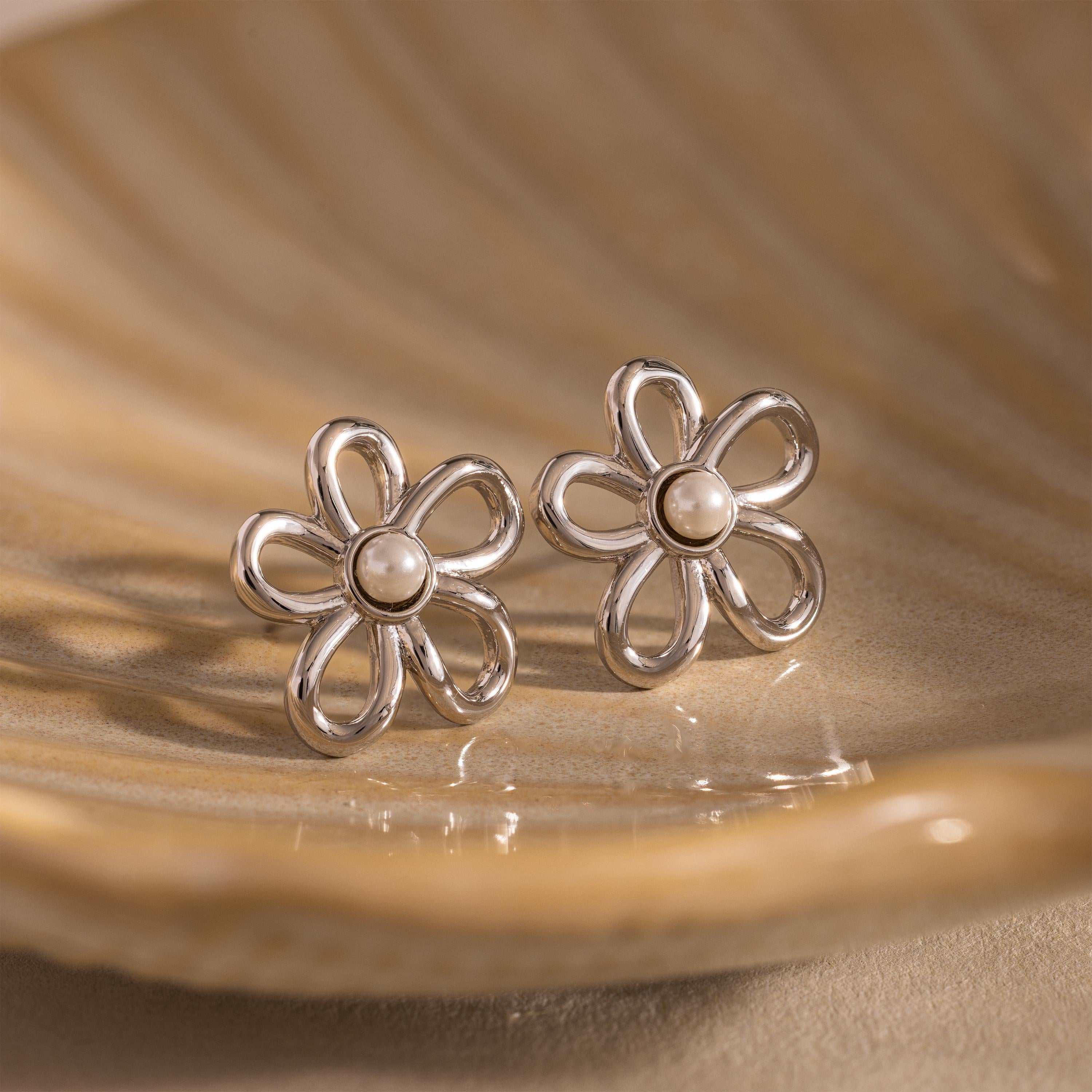 Lila Flower Pearl Studs