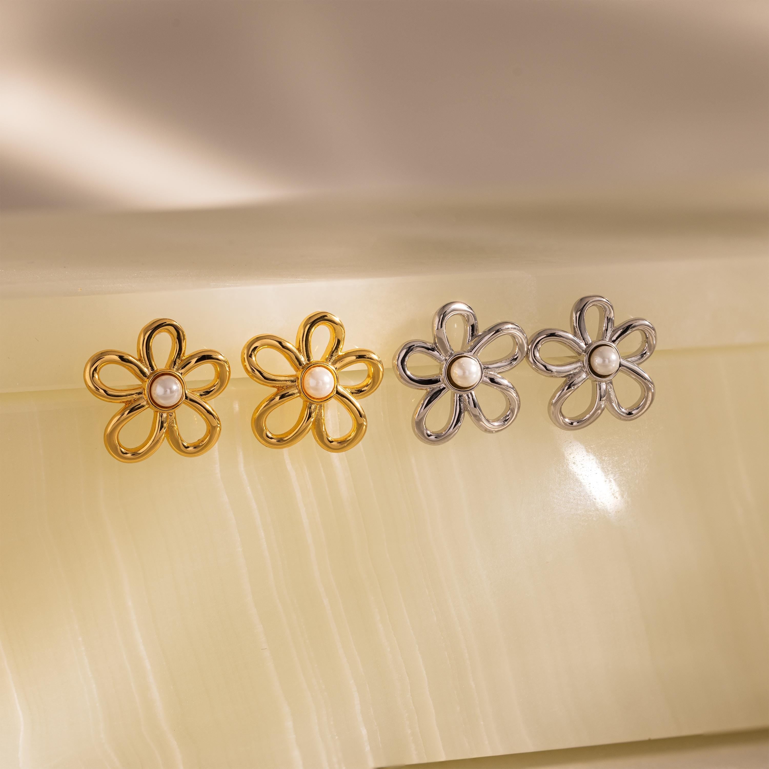 Lila Flower Pearl Studs