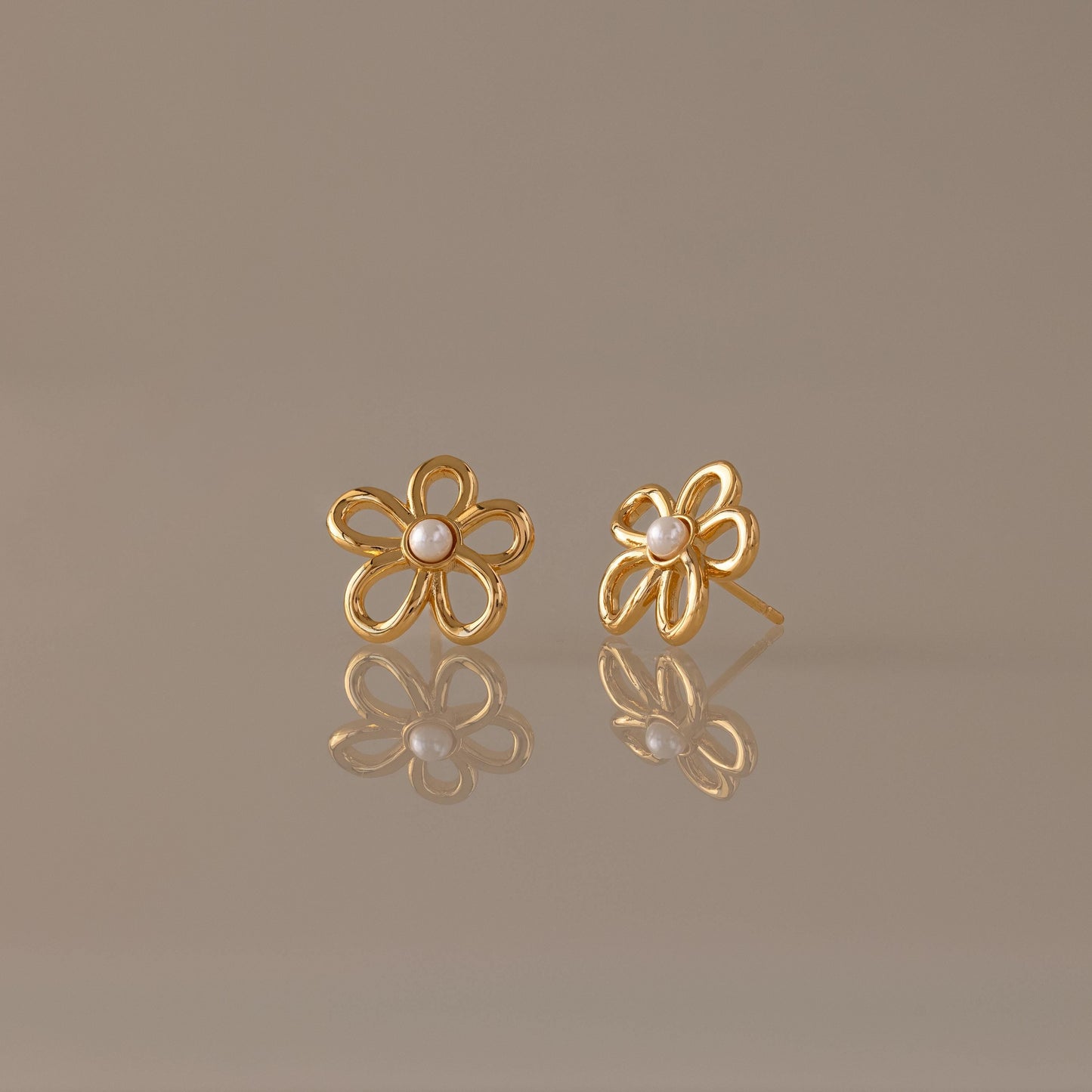 Lila Flower Pearl Studs