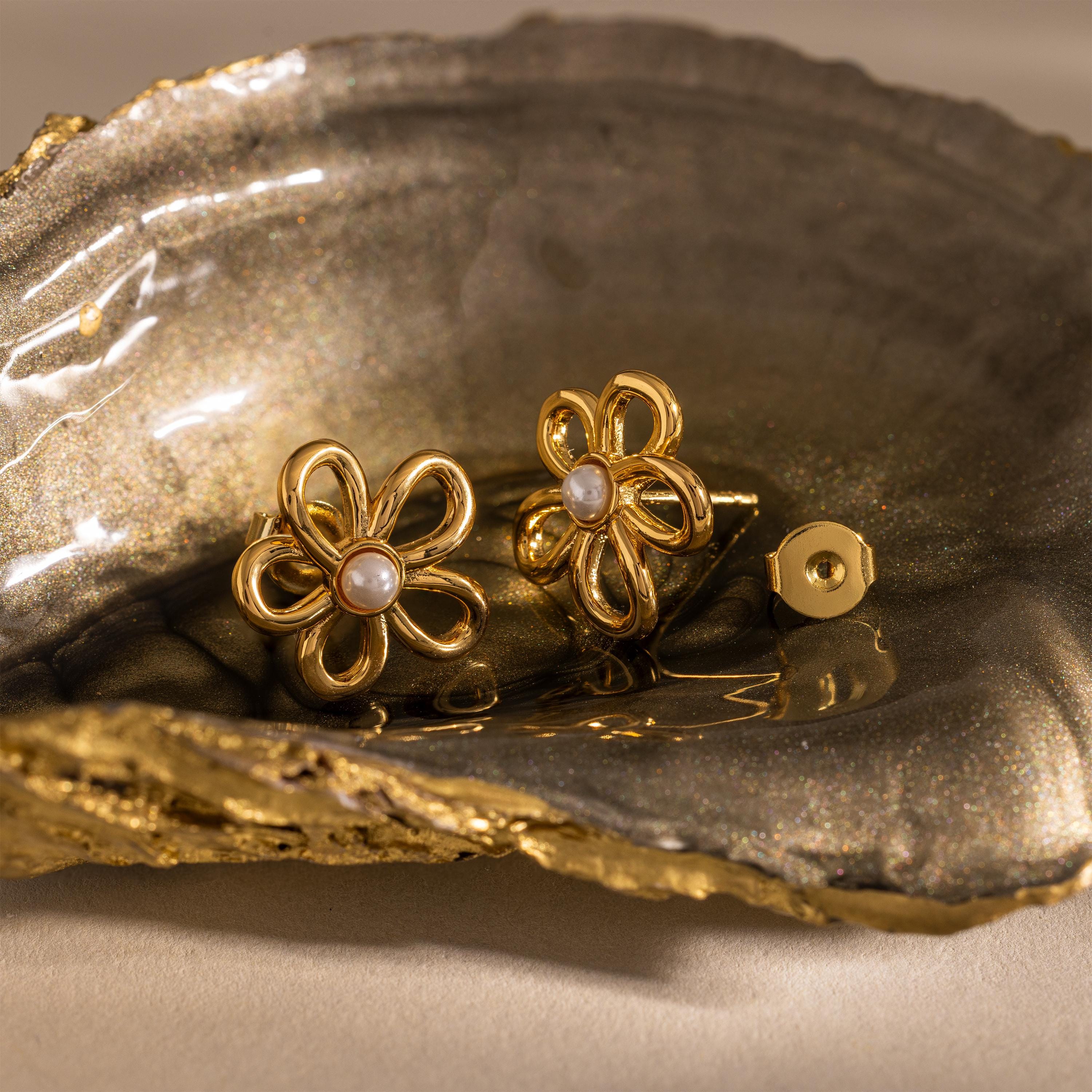 Lila Flower Pearl Studs