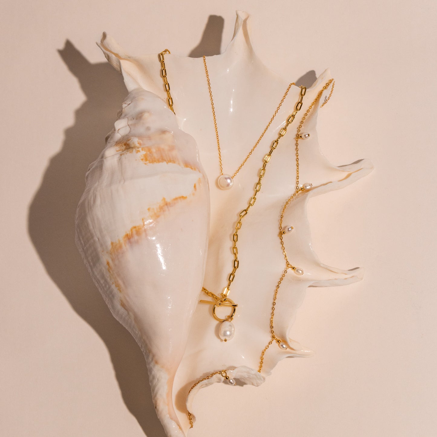 Paperclip Pearl Toggle Necklace